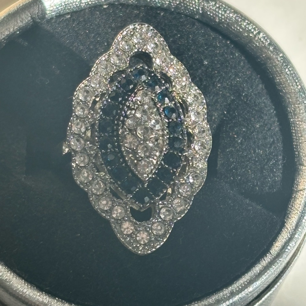 Elegant Silver tone and Blue Women's fashion Ring size 6